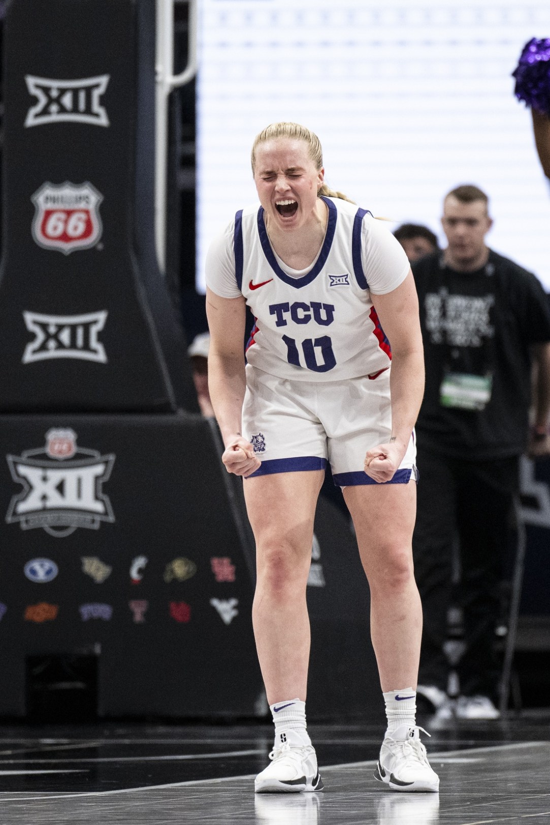 Hailey Van Lith Short Leg