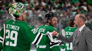 Stars goaltender Jake Oettinger and coach Peter DeBoer