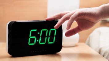 Repeatedly Hitting Snooze Can Really Mess With Your Brain, Here’s How To Stop Doing It